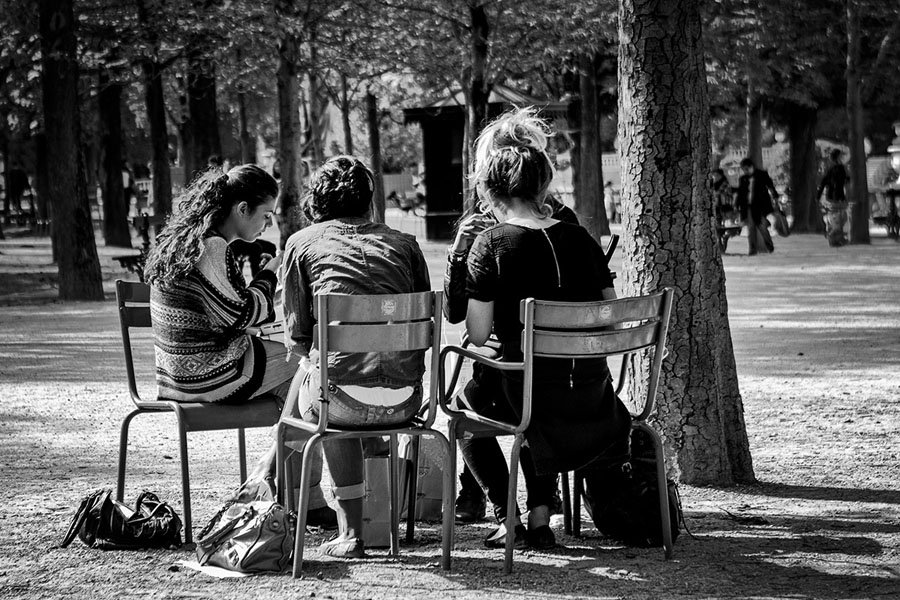 Studenčių priešpiečiai Liuksemburgo soduose Paryžiuje
