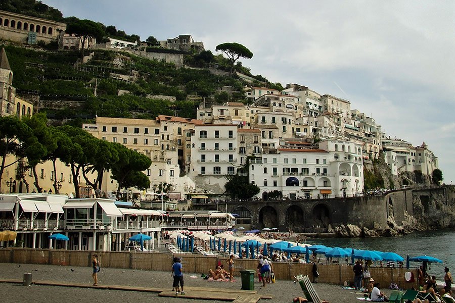 Amalfi pakrantė Sorrento pusiasalyje Italijoje