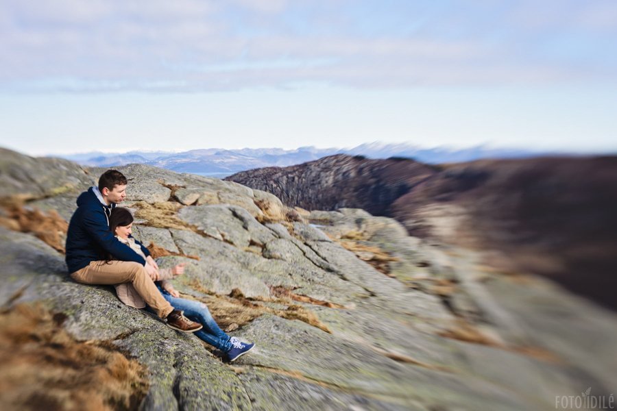 Įamžintas poros žygis į kalnus Norvegijoje