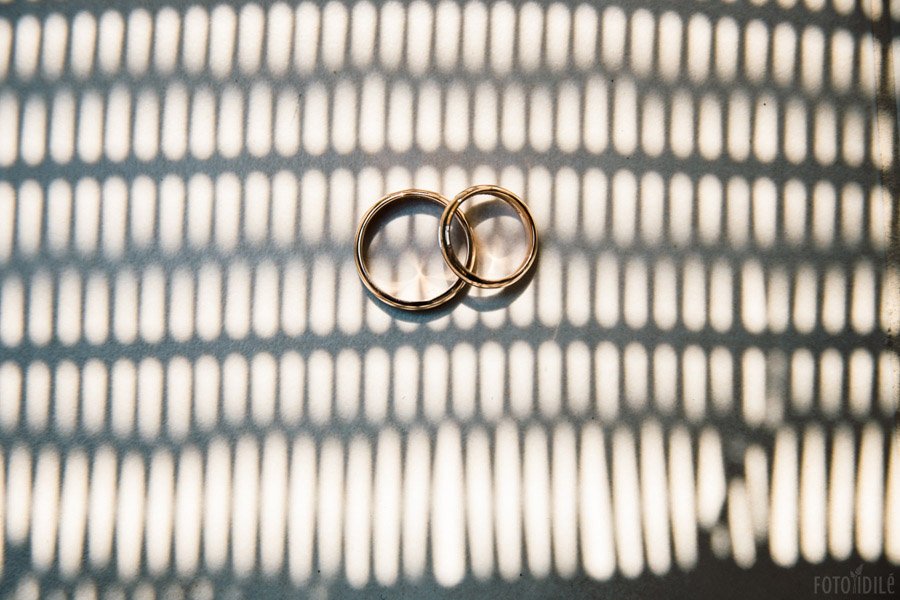 Meniškai įamžinti vestuviniai žiedai