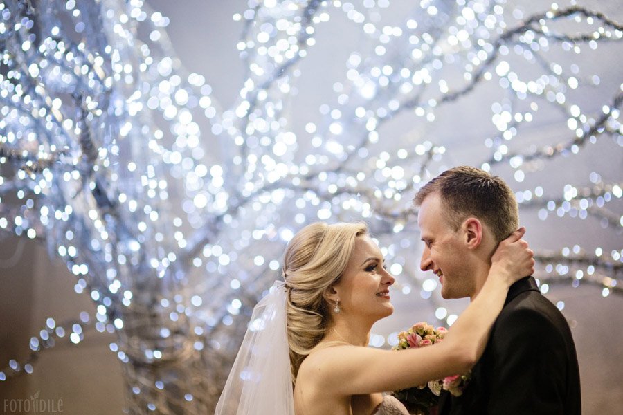 Nerealus lempučių bokeh vestuvinėse nuotraukose