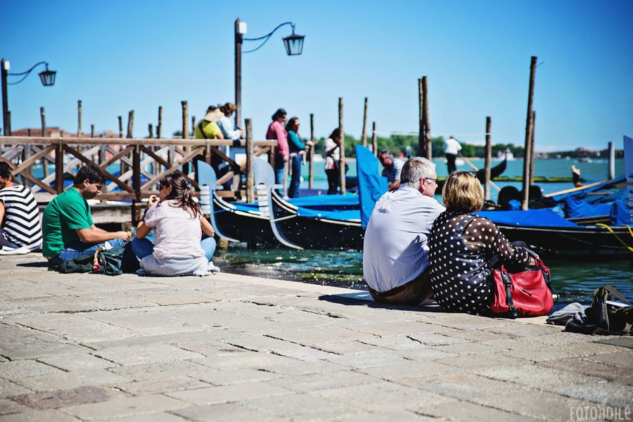 Pasimatymas prie gondolų San Marco aikštėje Venecijoje