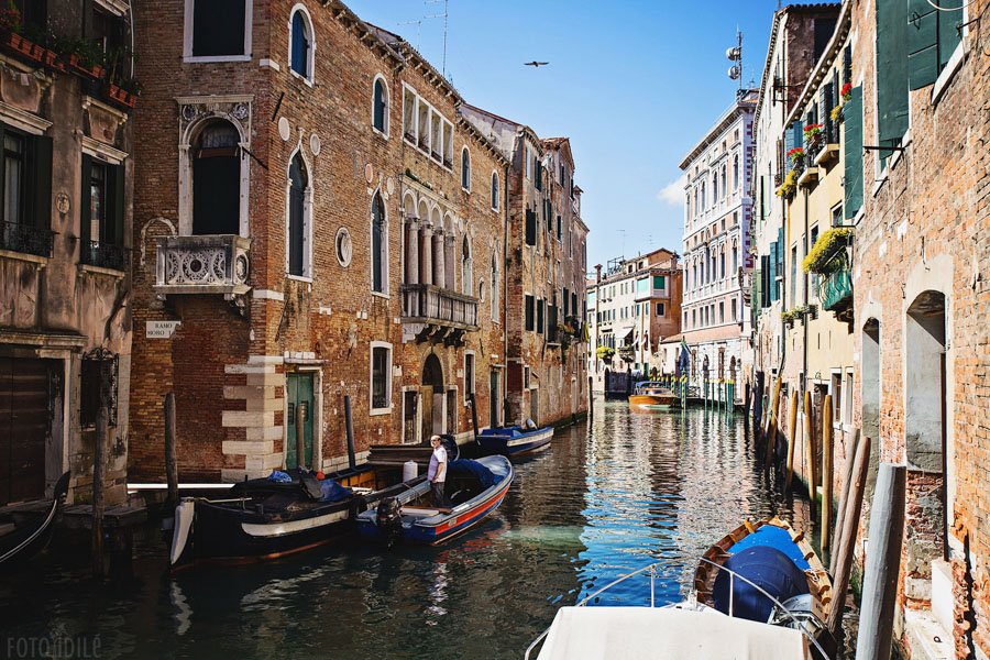 Pasiplaukiojimas Venecijos kanalais