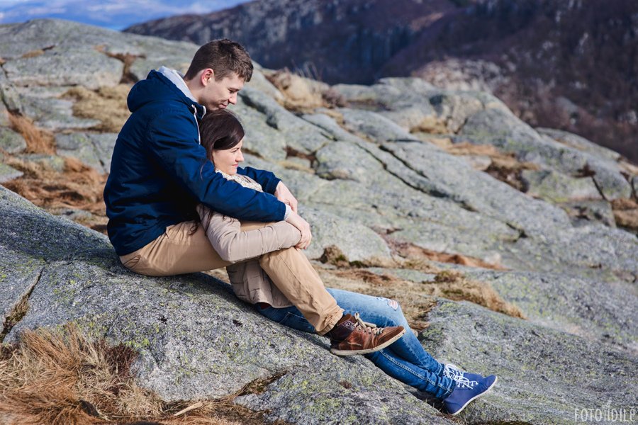Pora ilsisi po žygio į Dalsnuten kalno viršūnę Norvegijoje