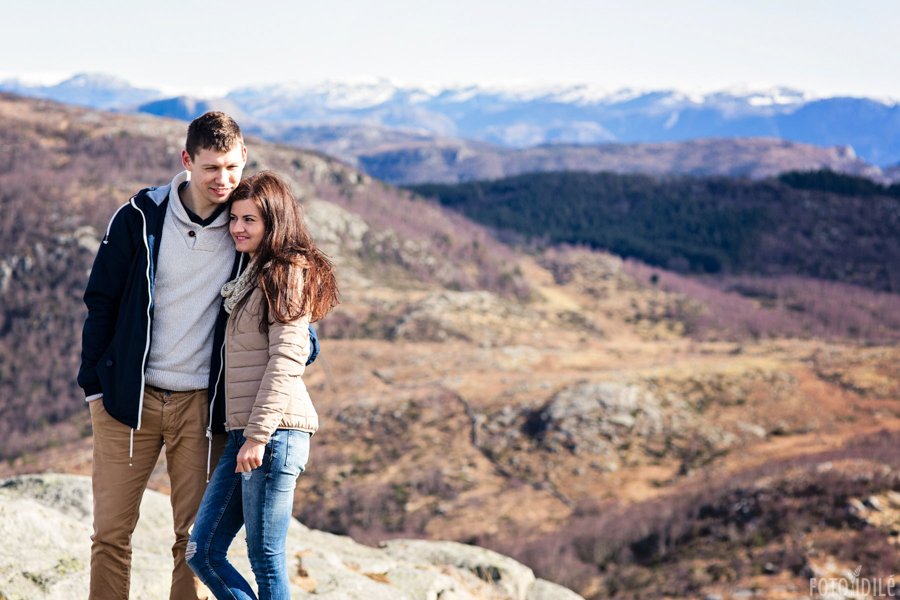 Pora užkopusi į Dalsnuten kalno viršūnę Norvegijoje