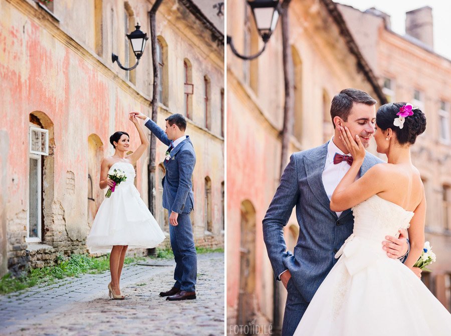 Romantiška poros fotosesija vestuvių dieną Šv. Dvasios gatvėje Vilniuje