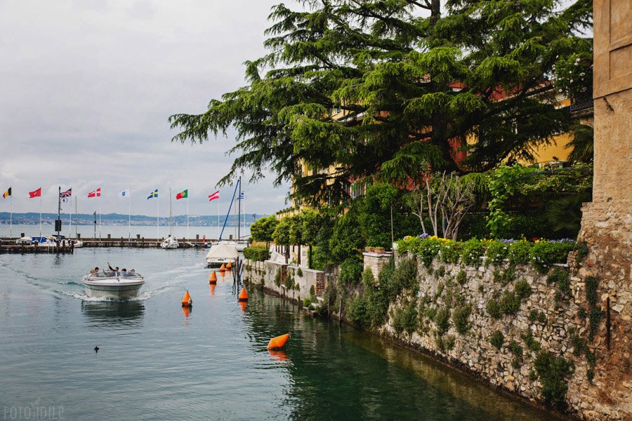 Vestuvinė fotosesija Sirmione miestelyje prie Gardos ežero Italijoje