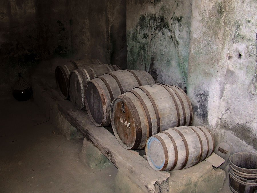 Vyno rūsys Aragonesės pilyje