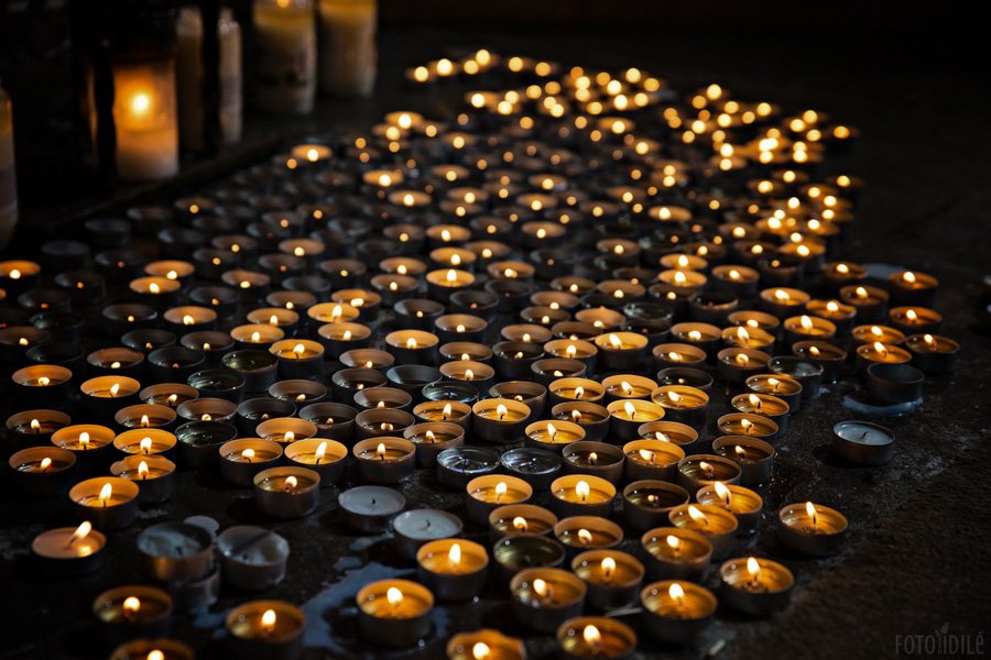 Žvakučių jūra Lentvario bažnyčioje
