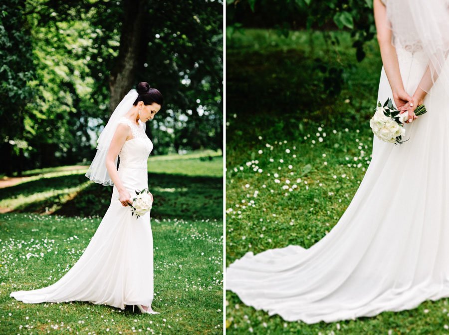 Elegantiška nuotaka stilinga suknele Verkių parke Vilniuje