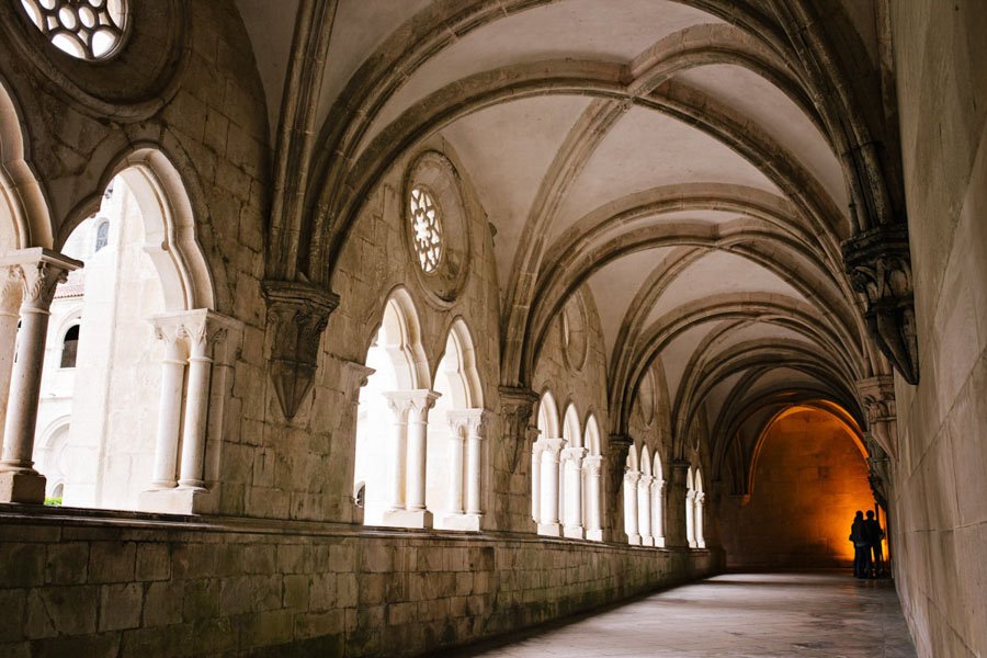 Alcobaca vienuolyno koridoriai Portugalijoje
