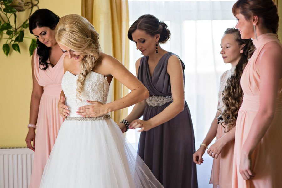 Vestuvinę suknelę kūrė dizainerė Jovita Valaitė