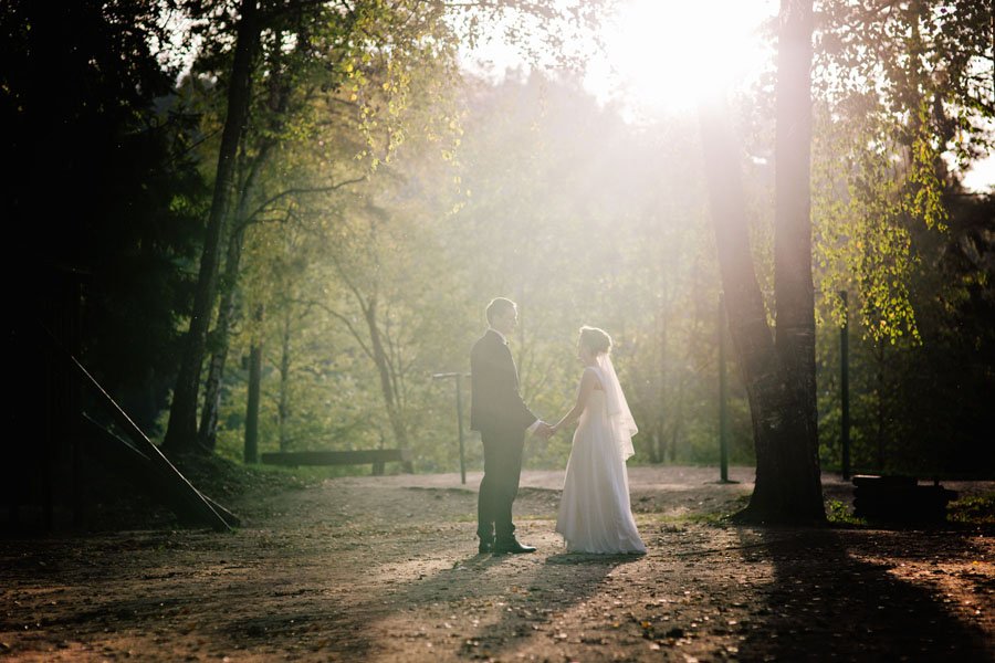 Spalio saulėlydis vestuvių fotosesijoje