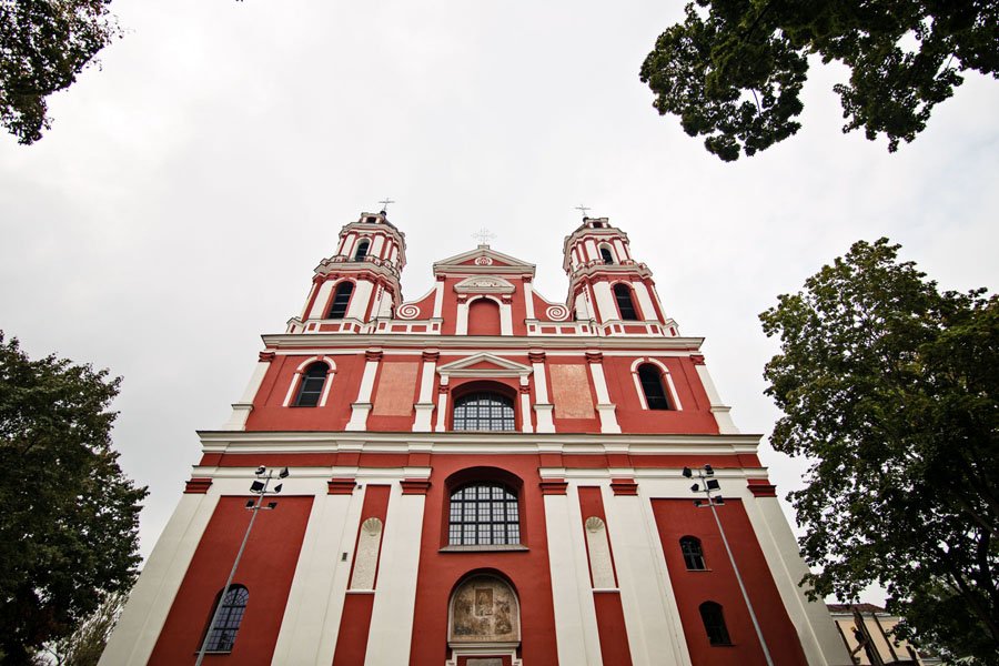 Raudona bažnyčia prie Lukiškių aikštės Vilniuje