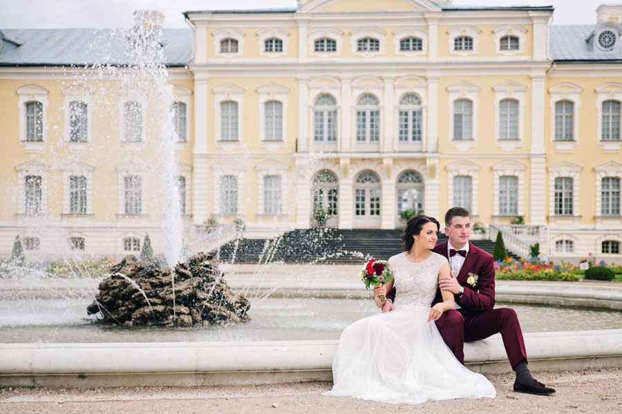 Geriausi vestuvių fotografai Rundalės rūmų sode