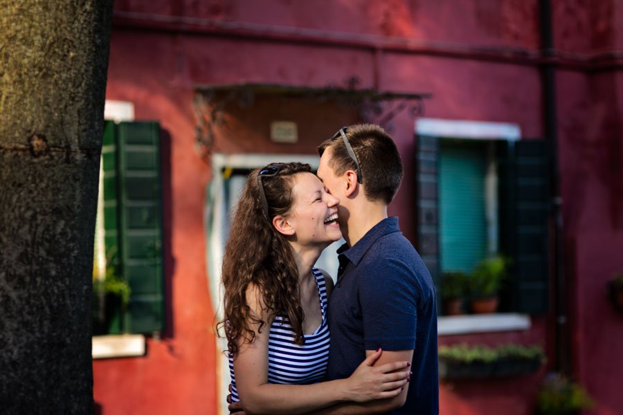 Jausmai poros fotosesijoje Burano saloje