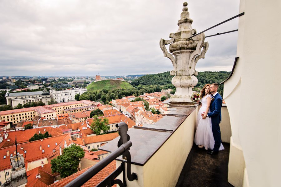 Panoraminės vestuvių nuotraukos iš bažnyčios varpinės
