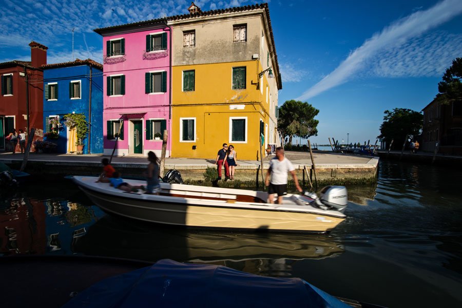 Sužieduotuvių fotosesija Burano saloje Italijoje