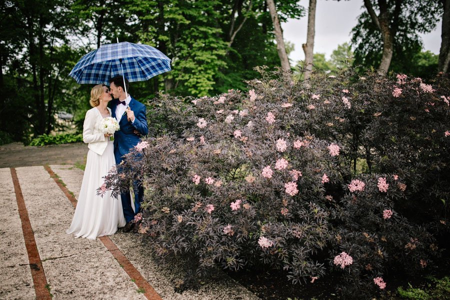 Vestuvinė fotosesija po skėčiu Druskininkuose