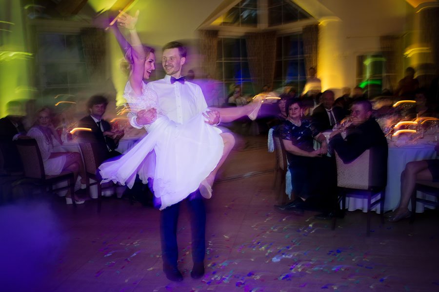 Vestuvių fotografai Avirio vingio šokių aikštelėje