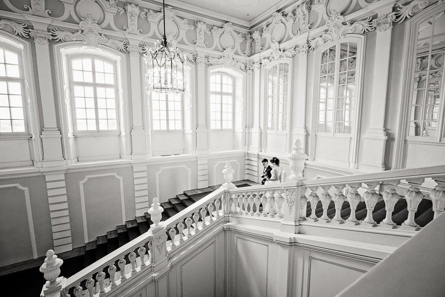 Vestuvių fotografai Rundalės rūmų koridoriuje