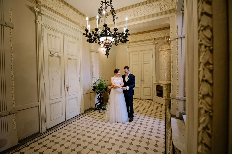 Vestuvių fotografai Vileišių rūmų vestibiulyje