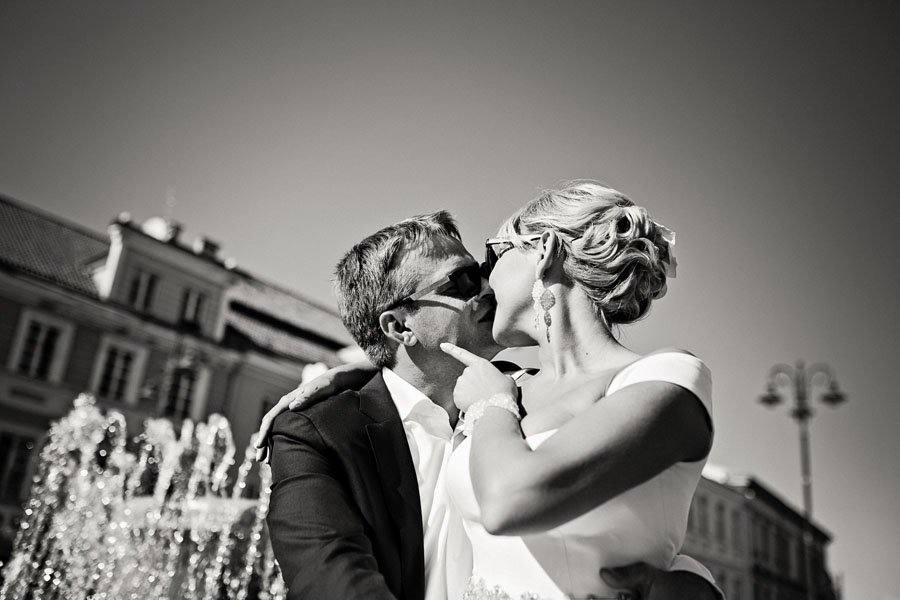 Vestuvių fotografai Vilniaus Rotušės aikštėje
