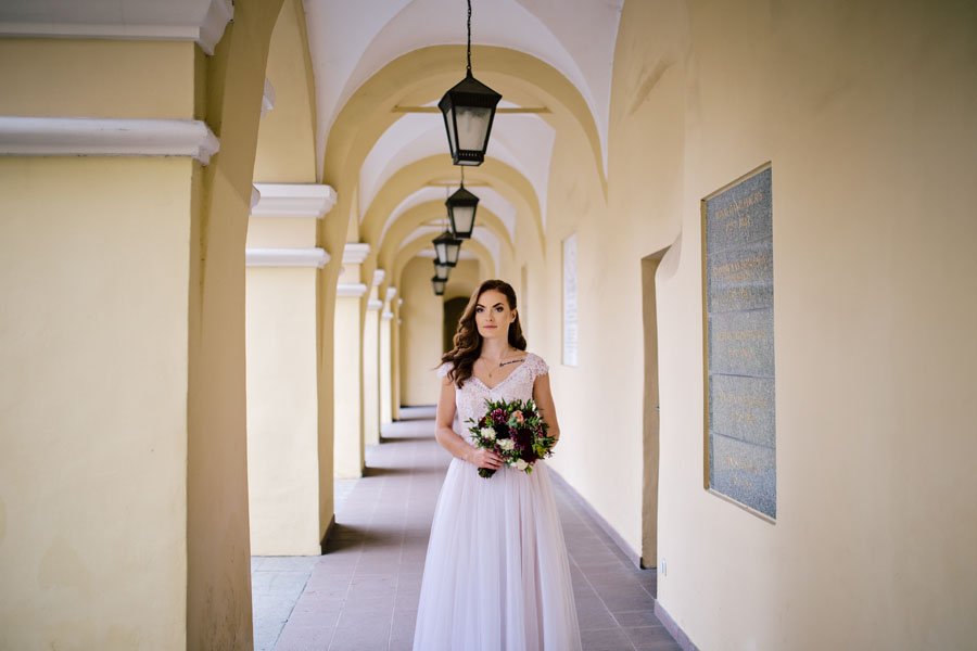 Vestuvių fotografai Vilniaus universiteto kiemeliuose