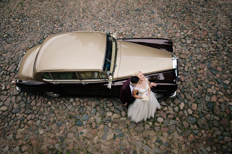 Vestuvių fotografai dirbantys su dronais