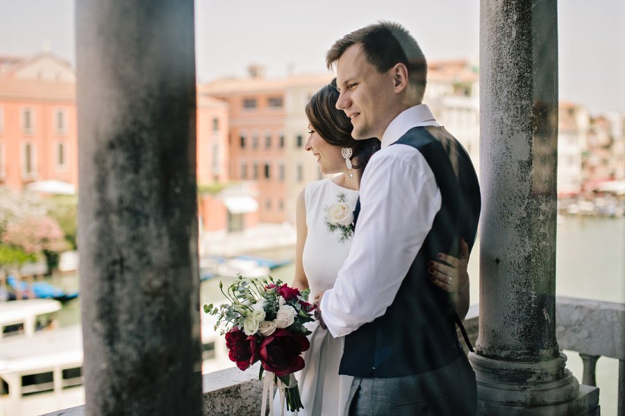 Vestuvių fotografai prie Didžiojo kanalo Venecijoje