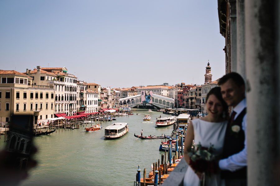 Vestuvių fotografai prie Grand Canal Venecijoje