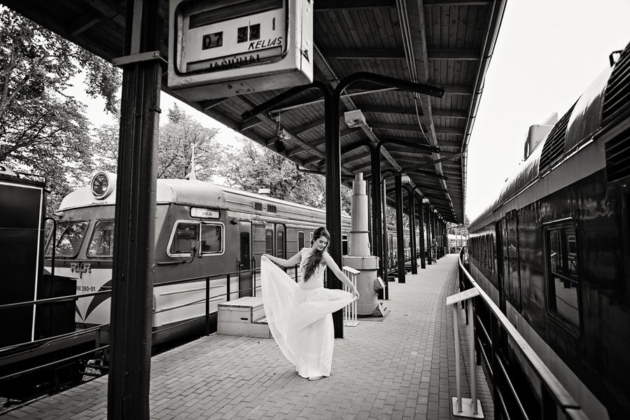 Fotosesija traukinių stoty