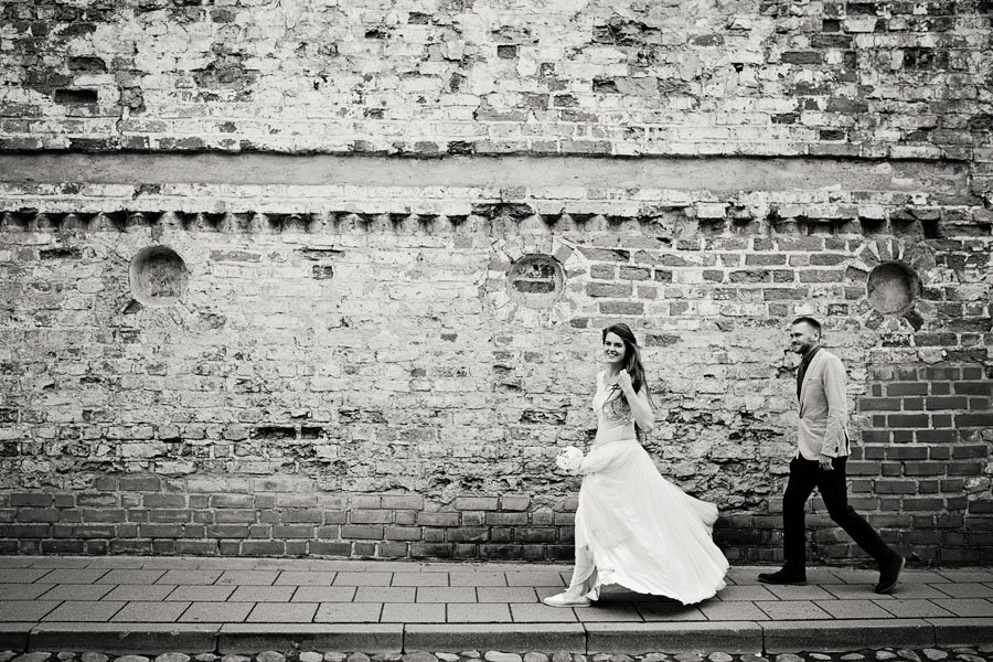 Vestuvių fotografai Šv. Ignoto gatvėje Vilniuje