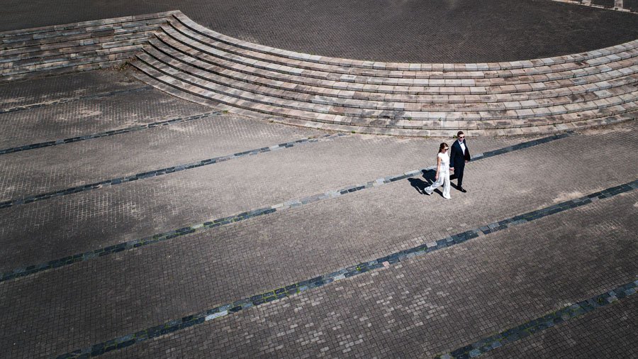Vestuvių fotografai su dronu prie Dailės galerijos